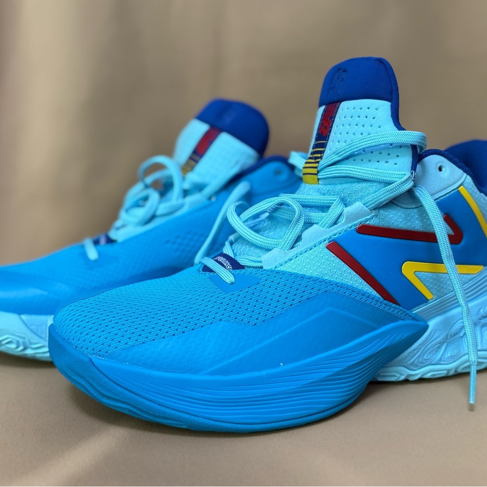 New Balance TWO WXY V4 Basketball Shoes - BRAND NEW IN BOX